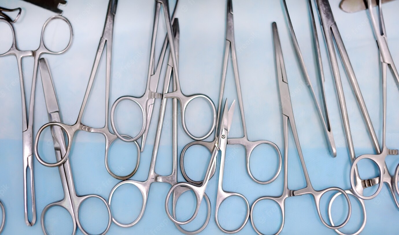 Straight and curved Crile forceps surgical instruments